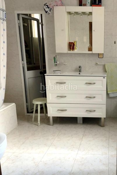 Foto c6a8ea00-9d36-42e1-8974-092cfa8d9f14. Casa adossada amb aparcament a Fuentes de León