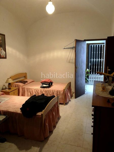 Foto f84bf092-eb5b-4cd2-8774-6f93a29fc01e. Casa adossada amb aparcament a Fuentes de León