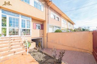 Reihenhaus  Calle de caldern montero ros. Casa / chalet adosado en venta en calle parque pyr-mara vernic