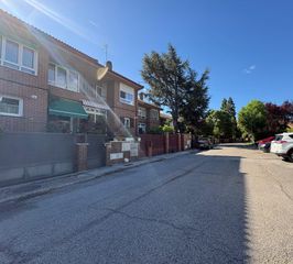 Location Maison jumelée  Calle de calderón montero ríos. Chalet pareado en calderon montero rios