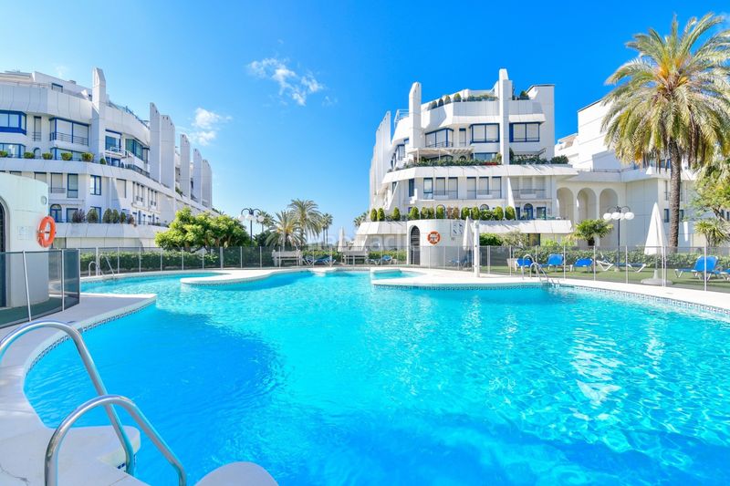 Foto 3d502e3a-37fe-4ce1-bd57-0346a84e92e6. Apartament amb aparcament piscina a Playa de la Fontanilla Marbella