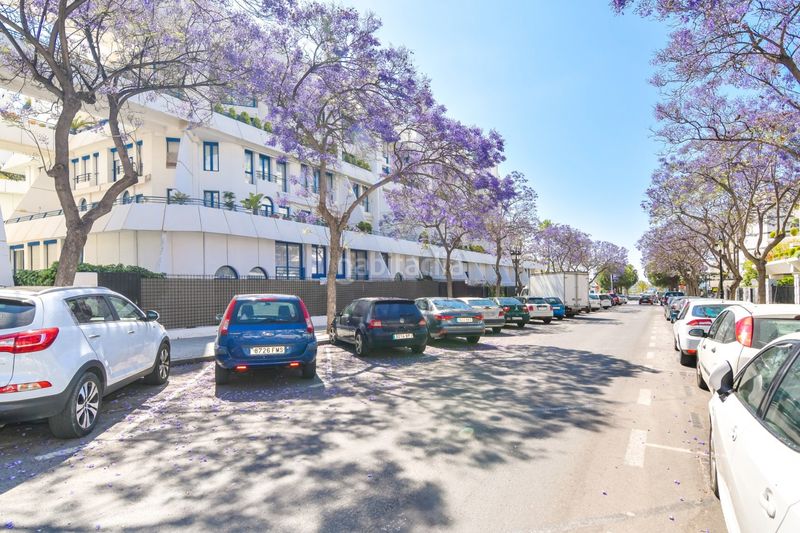 Foto 4b97eaae-8423-4f8b-9f3a-74b818e277d3. Apartament amb aparcament piscina a Playa de la Fontanilla Marbella