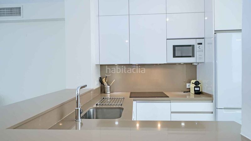 Foto c1b846ed-3f4e-4e22-8908-16f1543289a2. Apartament amb aparcament piscina a Playa de la Fontanilla Marbella