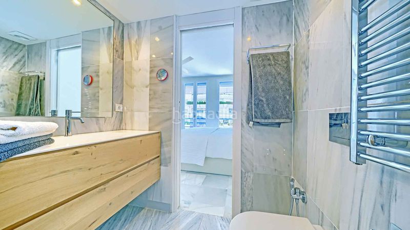 Foto cb90a4e3-0e38-403d-9554-9bf853ad888a. Apartament amb aparcament piscina a Playa de la Fontanilla Marbella