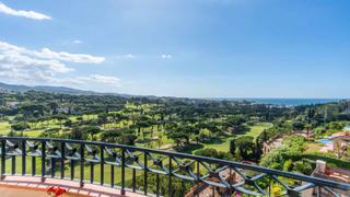 Attique à Río Real. Ático en urbanización río real golf con vistas panorámicas en ve