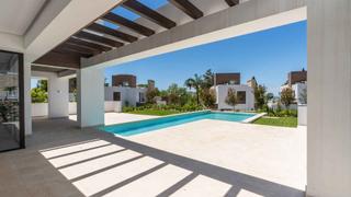 Casa a La Merced. Villa en marbella centro a estrenar en venta