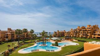 Apartment in Zona de Punta Plata. Apartamento en estepona este en primera línea de playa en venta