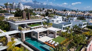 Haus in Nueva Andalucía centro. Villa en nueva andalucía de diseño único en venta