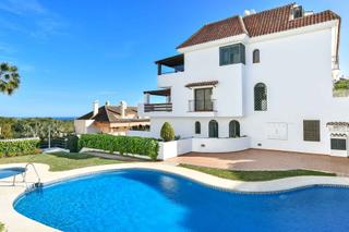 Rez-de-chaussée à Lomas de Marbella Club. Apartamento en planta baja en urbanización coto real en venta