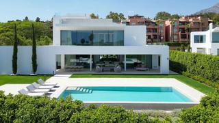 Casa a Puente Romano. Villa en milla de oro muy cerca de la playa en venta
