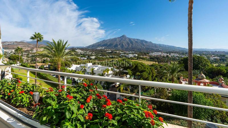 Foto 43ea6b50-6f80-4c19-ac0d-40a6392fc482. Ático  en urbanización la corniche con vistas al mar a la venta en Marbella