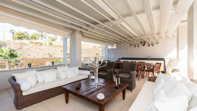 Foto 4958af07-ef40-459e-b549-46d7139cf668. Ático  en urbanización la corniche con vistas al mar a la venta en Marbella
