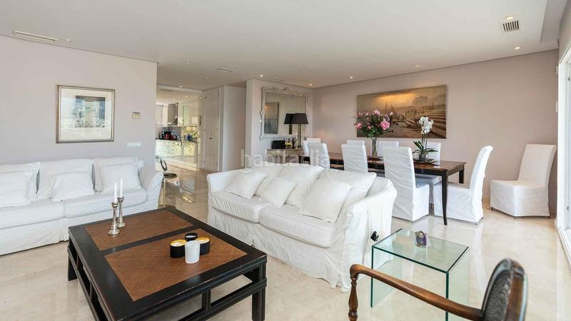 Foto 4a7e5a69-092e-4615-be83-e0484712d773. Ático  en urbanización la corniche con vistas al mar a la venta en Marbella
