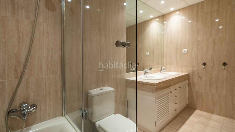 Foto 50239268-1109-44dc-a48f-2eb2b98a6631. Ático  en urbanización la corniche con vistas al mar a la venta en Marbella