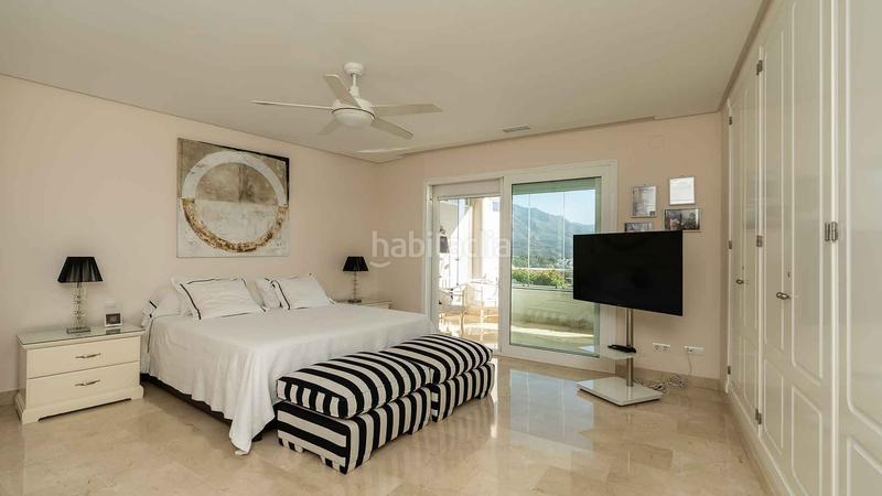 Foto 5e22b807-1a65-4090-8767-38d8852ef717. Ático  en urbanización la corniche con vistas al mar a la venta en Marbella