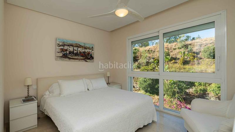 Foto 81e2b16e-3555-49f2-a6c9-119cd425d17a. Ático  en urbanización la corniche con vistas al mar a la venta en Marbella