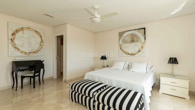 Foto 9e511f8c-edde-432d-bebc-90aca8989826. Ático  en urbanización la corniche con vistas al mar a la venta en Marbella