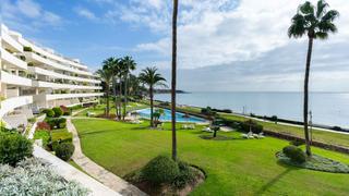 Appartement à Guadalmansa. Apartamento frontal al mar en los granados playa de estepona a l