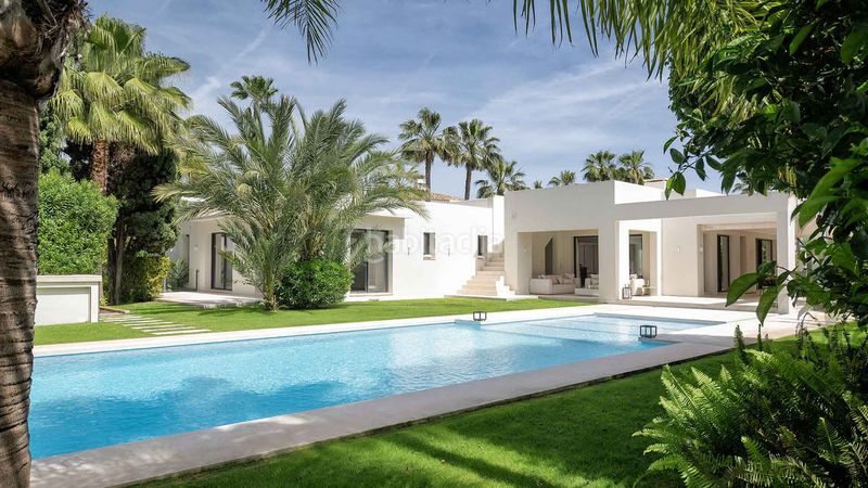 Foto 7c7c5cf6-f378-4fab-8d70-6393e5f776e7. Casa amb aparcament piscina a Marbesa Marbella