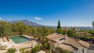 Casa en La Quinta. Villa en urbanización el herrojo con vistas panorámicas al mar e