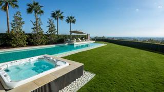 Casa a La Quinta. Villa en urbanización the hills con vistas panorámicas al mar en