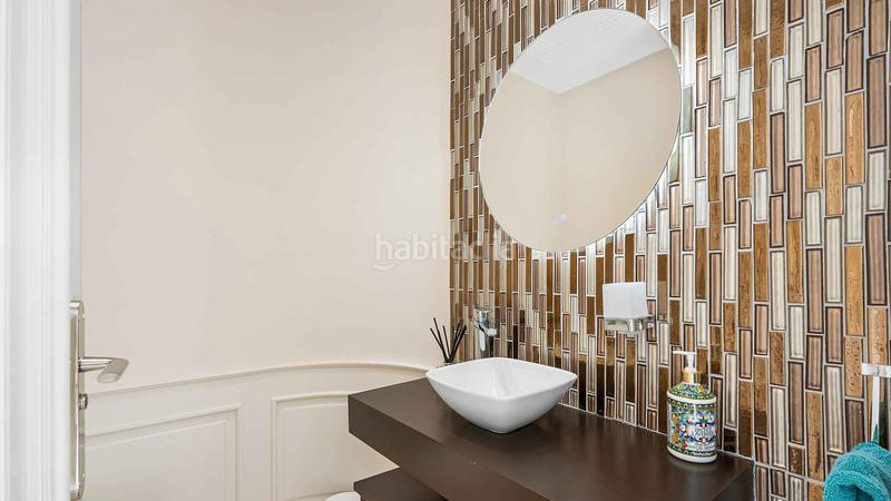 Foto 484b898f-bafd-43e4-a247-b65ab855d3a9. House with parking pool in Los Naranjos Marbella