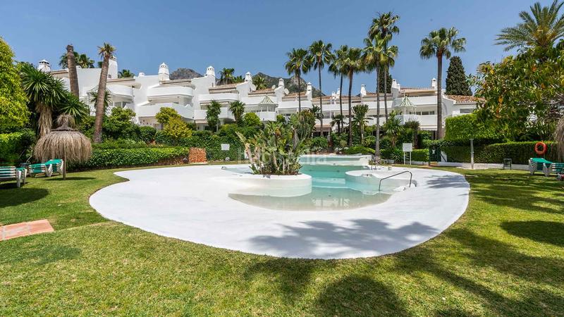 Foto 260fea3a-d8e3-419b-bdf7-bccc0ebb612d. Casa a schiera con parcheggio piscina in Puente Romano Marbella