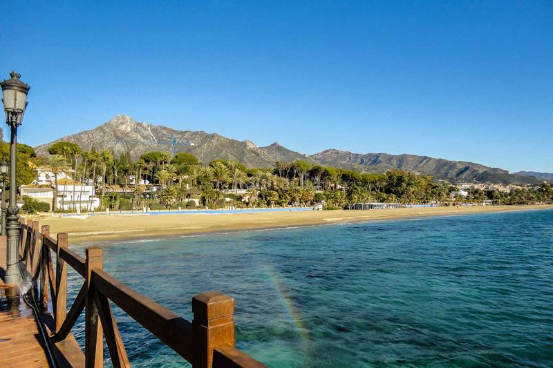 Foto 47e213cd-f233-410a-89d7-28fe9d509e8c. Casa a schiera con parcheggio piscina in Puente Romano Marbella