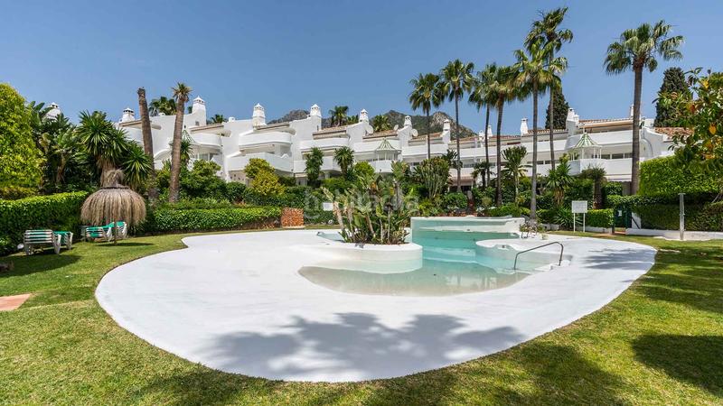 Foto 4bea3783-e9fd-4e8c-bc3e-771c88cd03b5. Casa a schiera con parcheggio piscina in Puente Romano Marbella