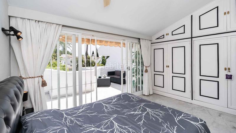 Foto 911c3a3b-7ea1-42e4-9e3c-8f3bdc716d7c. Casa a schiera con parcheggio piscina in Puente Romano Marbella