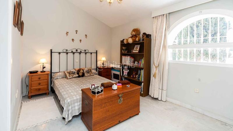 Foto a9f38e67-d307-4fa9-9f3f-dd5b0c5f058f. Casa a schiera con parcheggio piscina in Puente Romano Marbella