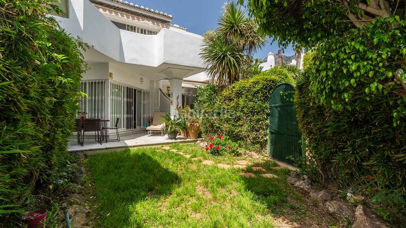 Foto b2a7d4c0-264c-4823-b580-cdc5a29222e1. Casa a schiera con parcheggio piscina in Puente Romano Marbella