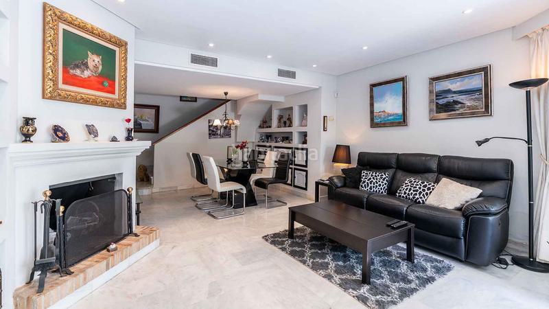 Foto b3179fb4-3064-412e-95ee-b79d9dd7c8b4. Casa a schiera con parcheggio piscina in Puente Romano Marbella