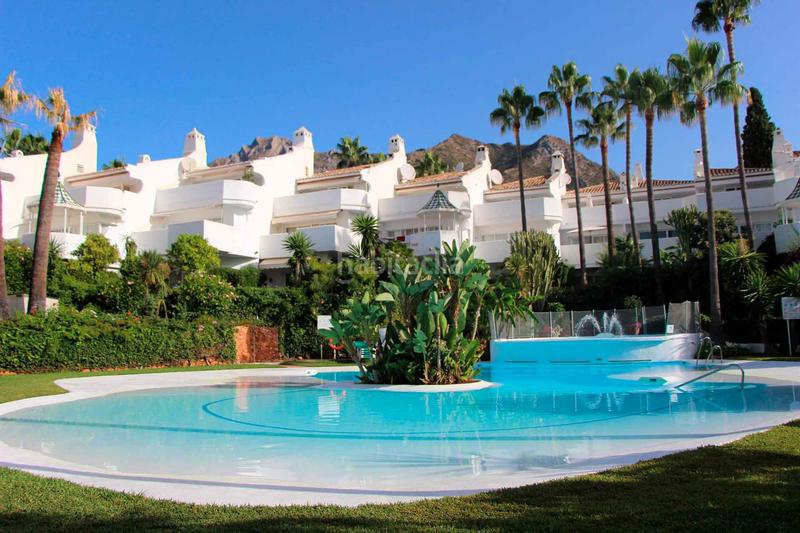 Foto b32731db-0850-4763-8d9f-b17869ef84f1. Casa a schiera con parcheggio piscina in Puente Romano Marbella