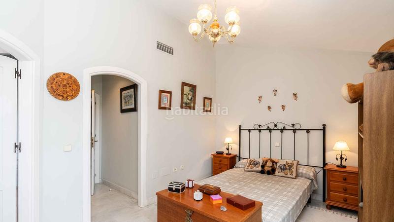 Foto c8ddecae-e8f6-45c5-a31f-743d0cc31577. Casa a schiera con parcheggio piscina in Puente Romano Marbella