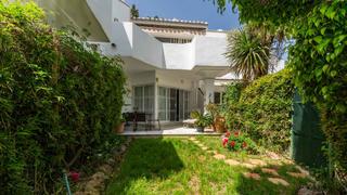 Casa adossada a Puente Romano. Adosada en urbanización camoján blanco en venta
