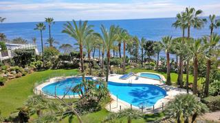 Apartamento en Playa de la Fontanilla. Apartamento en edificio gran marbella en primera línea de playa
