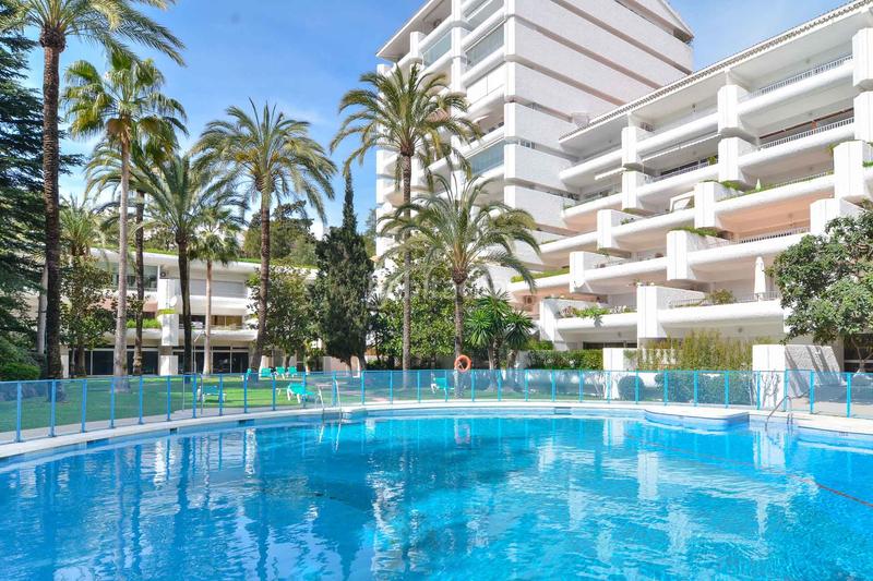 Foto 7eb9c5cc-a16c-4c4e-a528-04857c3d87f4. Dachwohnung mit parking pool in La Carolina - Guadalpín Marbella