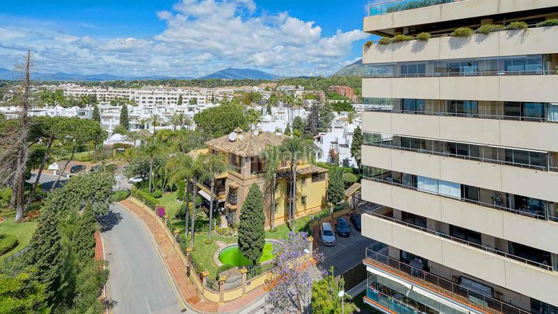 Foto bc67f271-772b-46d8-8eb8-a9ae0378d4df. Dachwohnung mit parking pool in La Carolina - Guadalpín Marbella