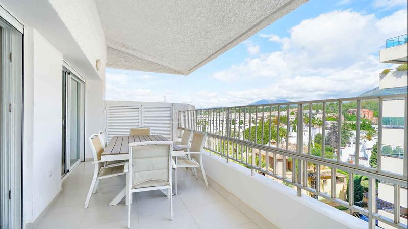 Foto e75c7335-a81f-4c11-8537-bdf1a9006a45. Dachwohnung mit parking pool in La Carolina - Guadalpín Marbella