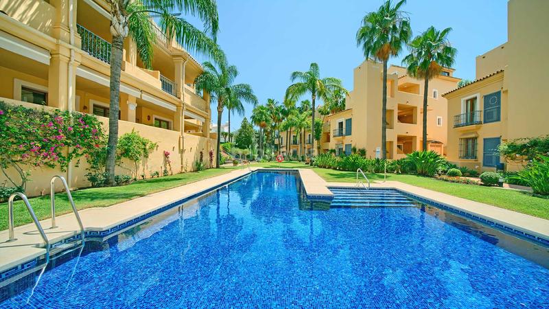 Foto 221710e8-5bcd-4e94-80a4-7a3d5c62eb8e. Apartamento  en urbanización single homes en la milla de oro en venta en Marbella