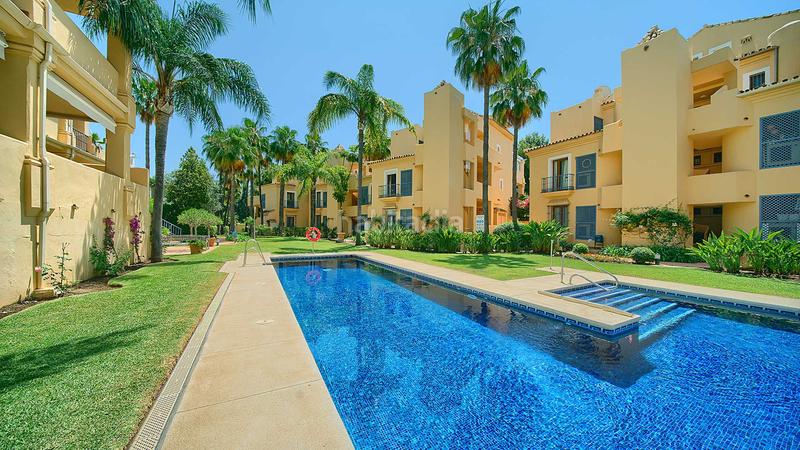 Foto 5290e931-f50f-4154-9f6e-46c021a6f4e5. Apartamento  en urbanización single homes en la milla de oro en venta en Marbella
