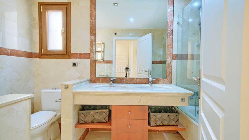 Foto 9c7b5dfe-5b8c-4fdb-ba69-e671c0a15de5. Apartamento  en urbanización single homes en la milla de oro en venta en Marbella