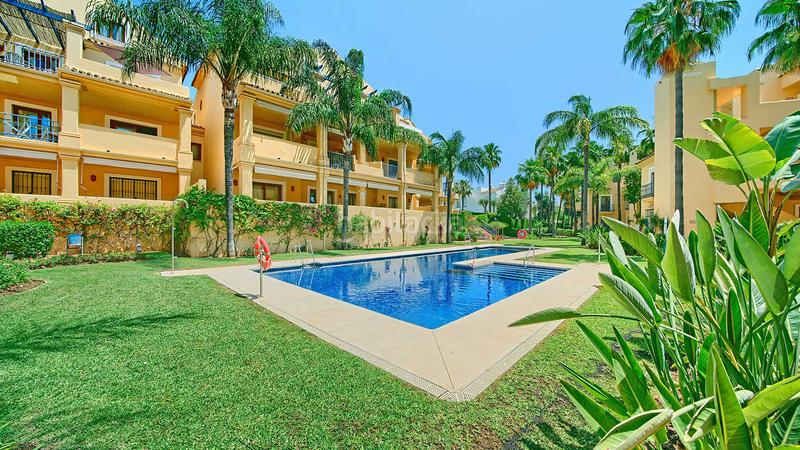 Foto e1a480c5-1442-46f0-8f34-4cd44765e03d. Apartamento  en urbanización single homes en la milla de oro en venta en Marbella