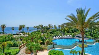 Appartement à Puerto Banús. Apartamento en urbanizacion en  laguna de banus en primera linea