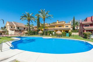 Maison jumelée à Nagüeles Alto. Adosada en urbanización el tomillar de nageles en venta