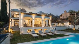 Casa en Sierra Blanca. Villa en altos reales con vistas al mar en venta