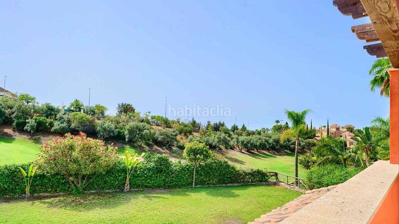 Foto 0049ea91-3e00-4bcd-a1ce-f721d291ca1d. Casa villa independiente en urbanización Santa Clara en primera linea de golf en venta. en Marbella