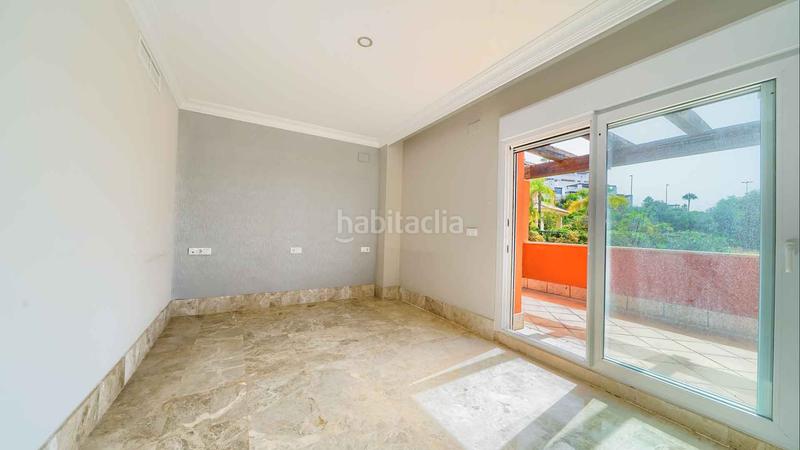 Foto 3512563c-bdfd-4901-93ca-07f9c1245f27. Casa villa independiente en urbanización Santa Clara en primera linea de golf en venta. en Marbella