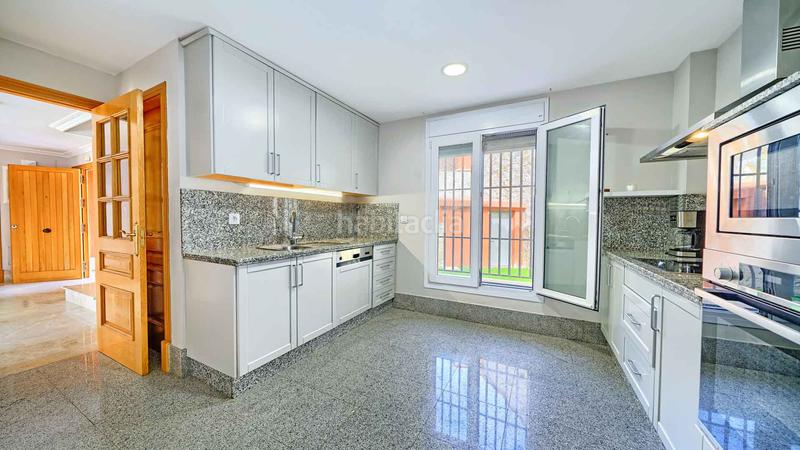 Foto 592c6106-d4d8-4a7a-ae35-79a574964fc5. Casa villa independiente en urbanización Santa Clara en primera linea de golf en venta. en Marbella